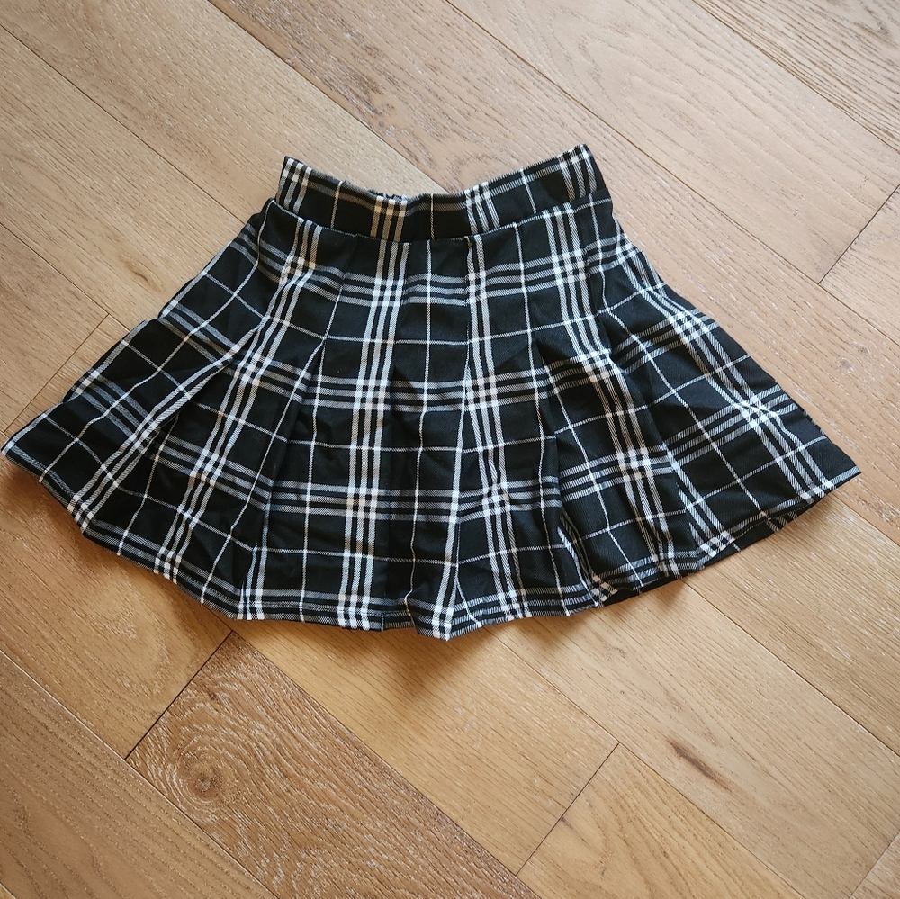 URBAN KIDS | NWOT black plaid pleated skirt